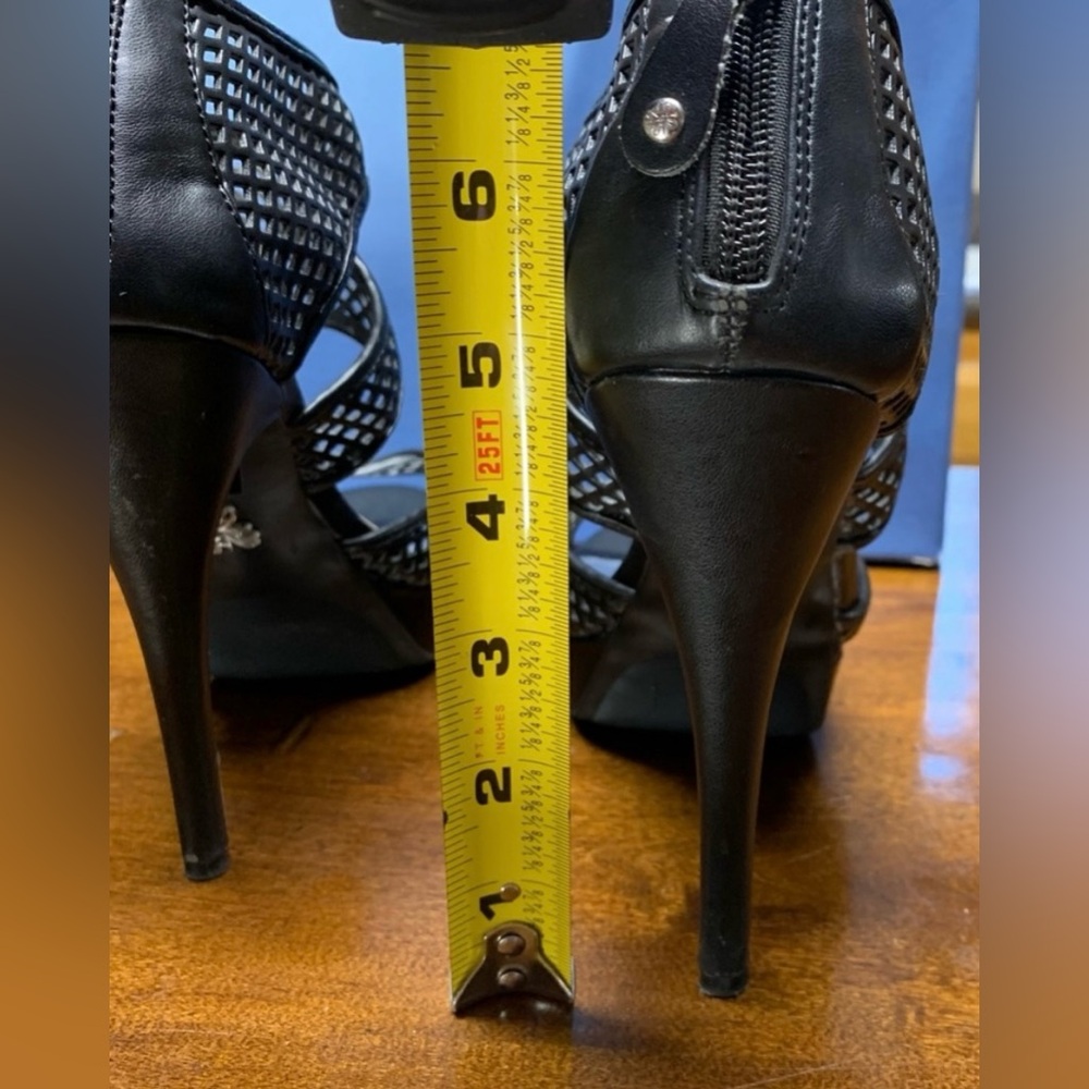 Simply Vera Vera Wang Black Stiletto Heels - Picture 4 of 6